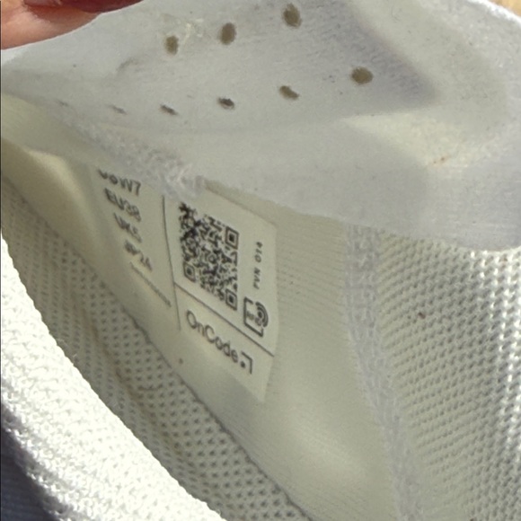 ON CLOUD All White Womens THE ROGER Pro 2 sneaker size 7 NWT - Picture 4 of 6